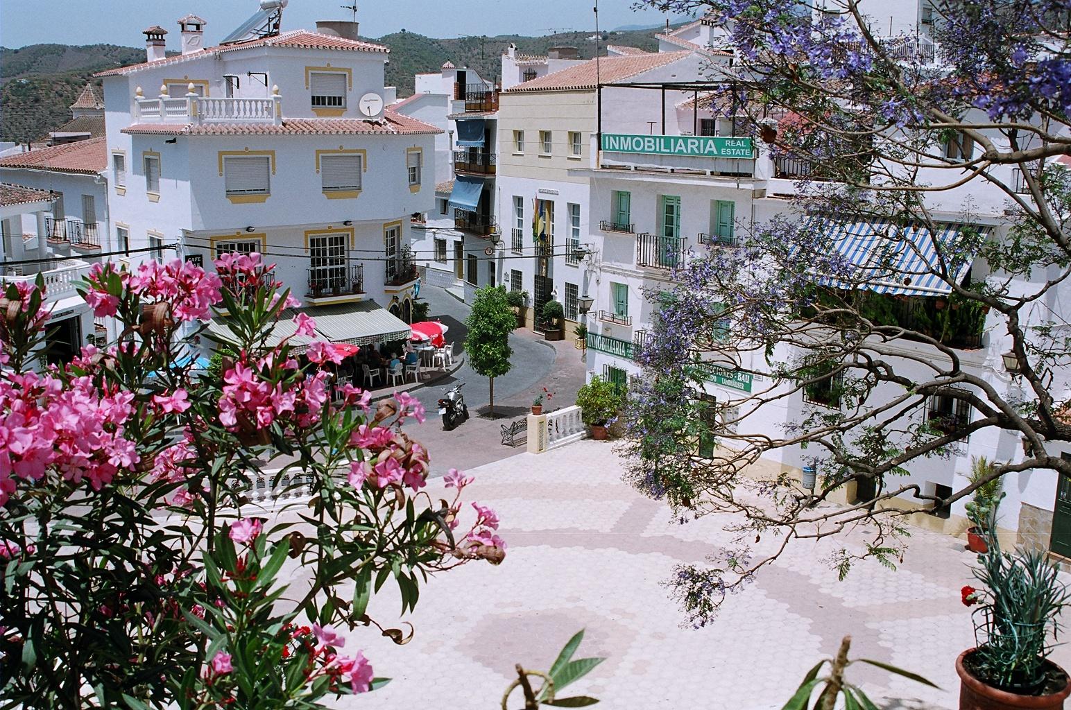 PLAZA-DE-SAYALONGA